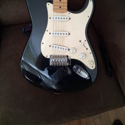 Fender  Standard  stratocaster 1997 2001 - Black image 7