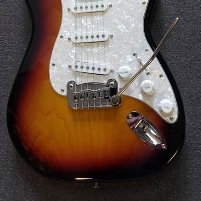 G&L Tribute Series Legacy with Rosewood Fretboard 3-Tone Sunburst image 3