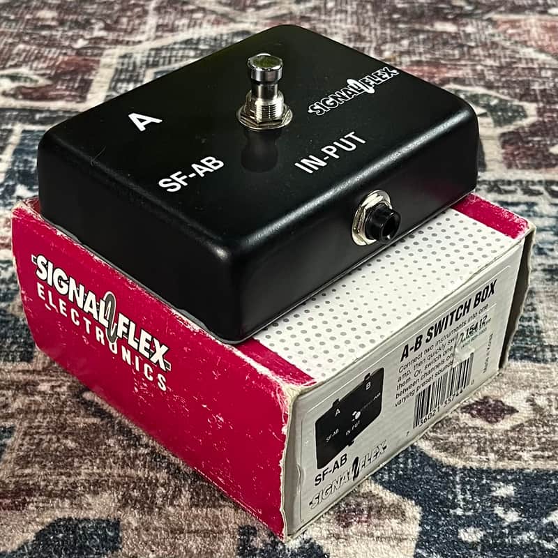 Signal Flex Electronics A-B Switch Box with box! R117 image 1