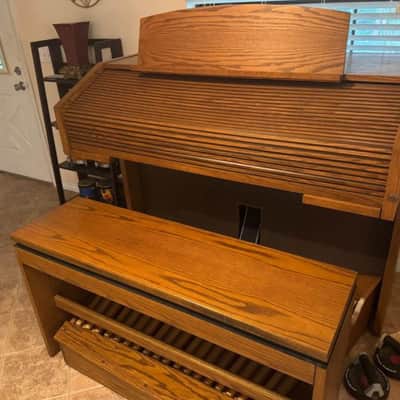 Allen Organ w/ Premium Built-In Speakers, 32 Note Concave Pedalboard and Organ Bench! image 3