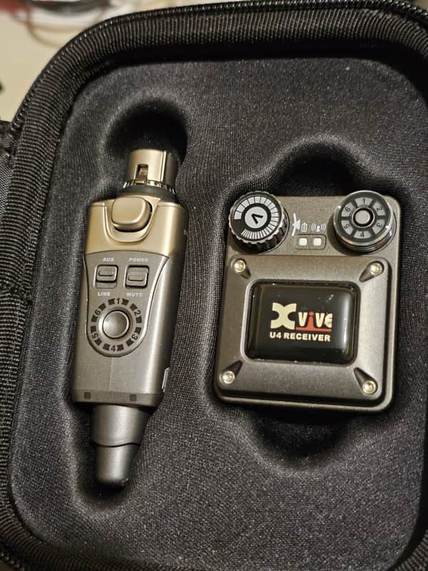 Xvive U4T9 Wireless In-Ear Monitor System with T9 In-Ear Monitors 2019 - Present - Black image 1