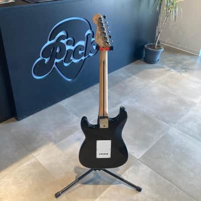 Squier Bullet Stratocaster with Tremolo and Rosewood Fretboard 2010 - 2018 - Black image 2
