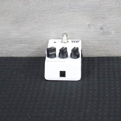 JHS 3 Series Distortion White image 4