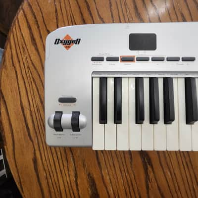 M-Audio Oxygen 49 MKI MIDI Keyboard Controller 2006 - 2009 - Silver image 2