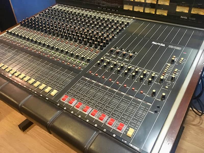 Ramsa WR-T820 (20-Channel 8-Bus mixing console) | Reverb