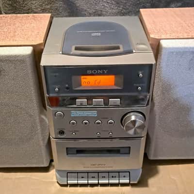 Sony Micro Hi-Fi Component System CMT-EP313 with Speakers & Remote Silver / Pine image 1
