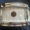 Gretsch 4105 Dixieland 14x5.5" 6-Lug Snare Drum with Round Badge 1958 - 1971 - White Pearl