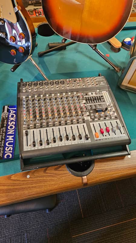 Behringer EUROPOWER PMP3000 1200-Watt 16-Channel Powered Mixer