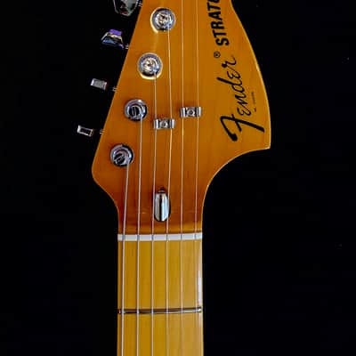 Fender American Vintage II '73 Stratocaster with Maple Fretboard - Mocha image 3
