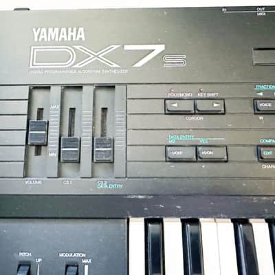 YAMAHA DX-7s MKII Vintage FM Synthesizer Made in Japan-1987 Good Condition !... image 4