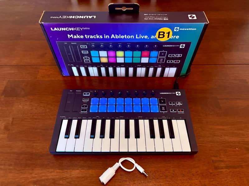 Novation LaunchKey Mini MIII Keyboard Controller + MIDI Dongle! image 1