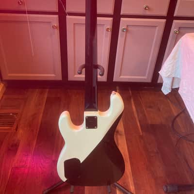 Kramer Pbass 1984 to 1986 Black/white image 2
