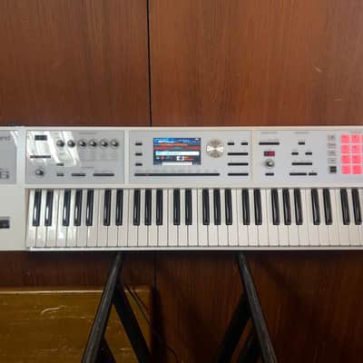 Roland FA-06-SC WH 61-key Music Workstation limited color WHITE w/ gig bag