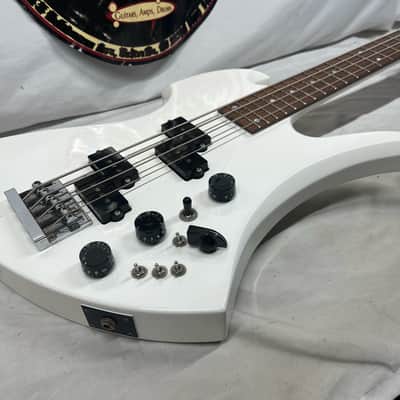 Burny Mockingbird 4-String Electric Bass imagen 17