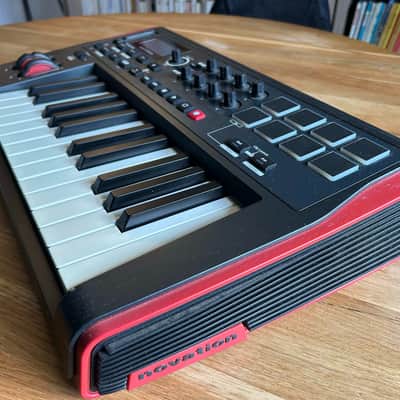 Novation Impulse 25 MIDI Keyboard Controller 2011 - Present - Gray