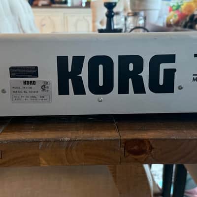 Korg Triton Classic 61-Key Workstation Synthesizer Silver image 12