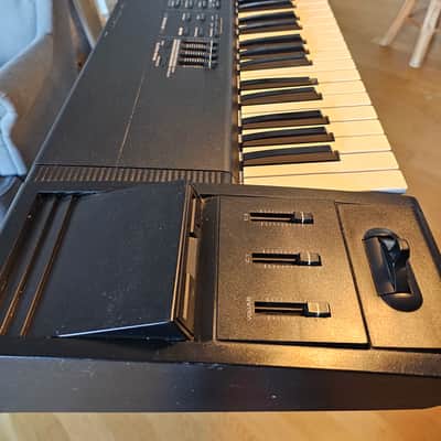 Roland XP-80 76-Key 64-Voice Music Workstation Keyboard 1999 - 2004 - Black image 3