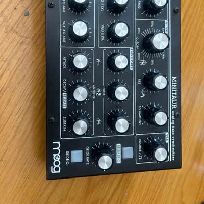 Moog Minitaur Rev2