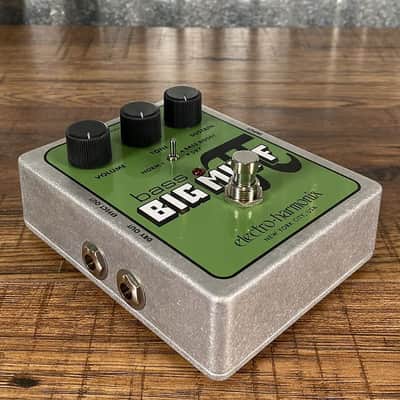 Electro-Harmonix Bass Big Muff Pi Classic Bass Guitar Distortion Effect Pedal image 3
