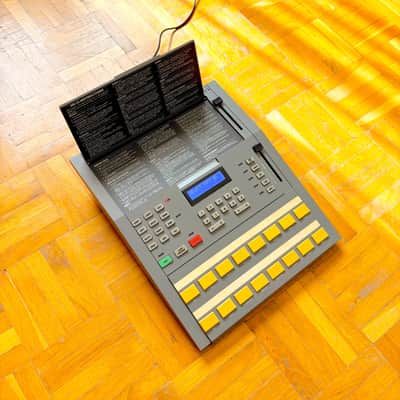 Alesis HR-16 High Sample Rate 16-Bit Drum Machine with original manual + original p.supply and blue led display! image 13