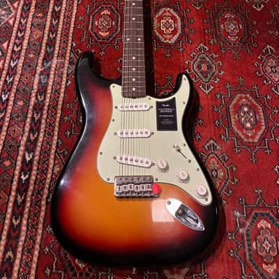 Fender Limited Edition Vintera II  '60s Stratocaster - Road Worn 3-Color Sunburst image 3