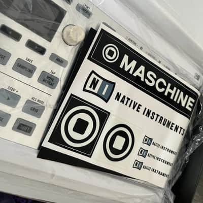 Native Instruments Maschine Mikro MKII 2010s - White Native Instruments Maschine Mikro Sampler & Sequencer (Open Box) image 8