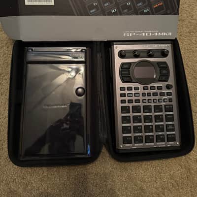 Roland SP-404MkII - Never used - includes case and decksaver image 8