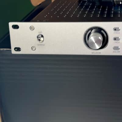 Universal Audio Apollo x16D - Mint image 6