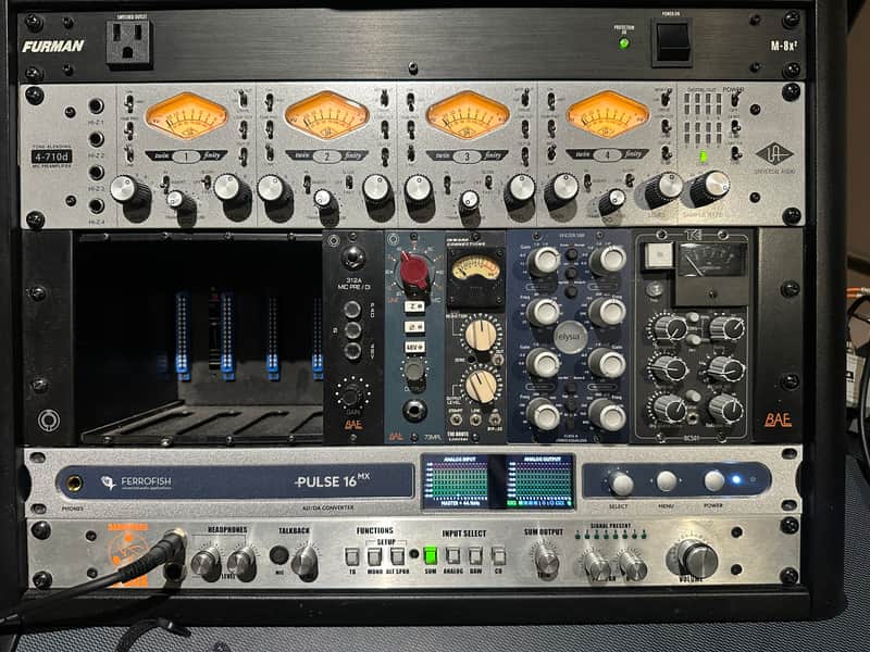 BAE 11-Space 500 Series Rack with PSU 2010s - Black