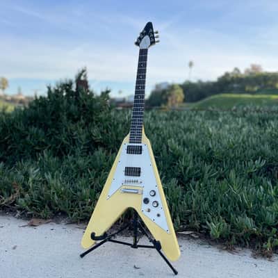 Gibson Flying V '67 1991 Early Reissue Alpine White image 2