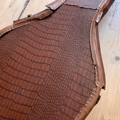1960s Gibson Faux Alligator Chipboard Guitar Case in Terrible Condition image 4