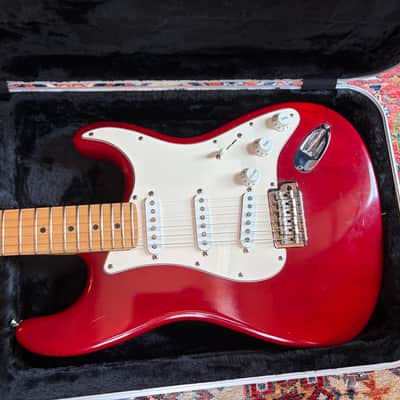 2002 Fender Highway One Stratocaster with Maple Fretboard - Crimson Red Transparent image 4