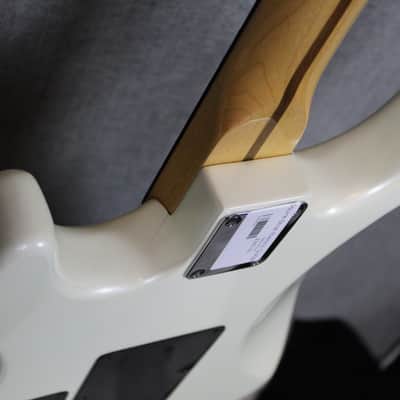 Squier 1980's Super Strat 1980-1989 with Locking Tremolo System  Pearl White image 8