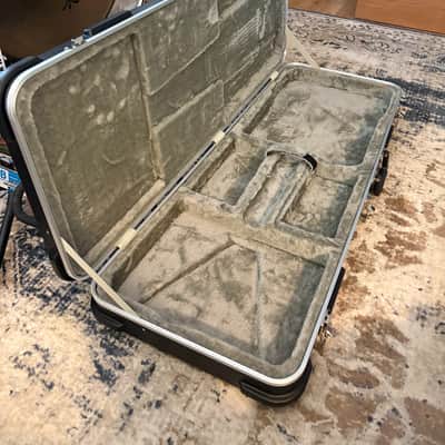Road Runner ABS Molded Deluxe Hardshell Case for Stratocaster/Telecaster (Very-Good-Condition) image 4