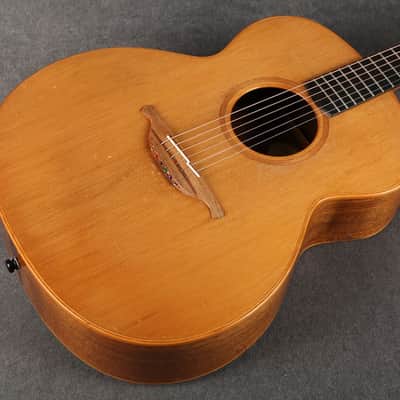Lowden O Style - Cedar Top - Mahogany Body - Hard Case - 2nd Hand image 11
