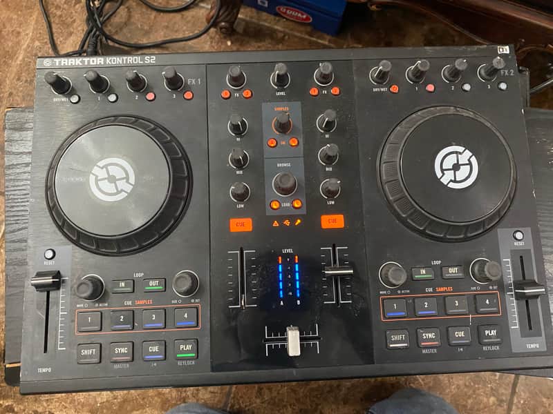 Native Instruments Traktor Kontrol S2 2010s - Black image 1