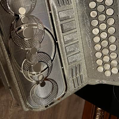 Dino Baffetti Latino III S 2021 - Metallic Silver image 2