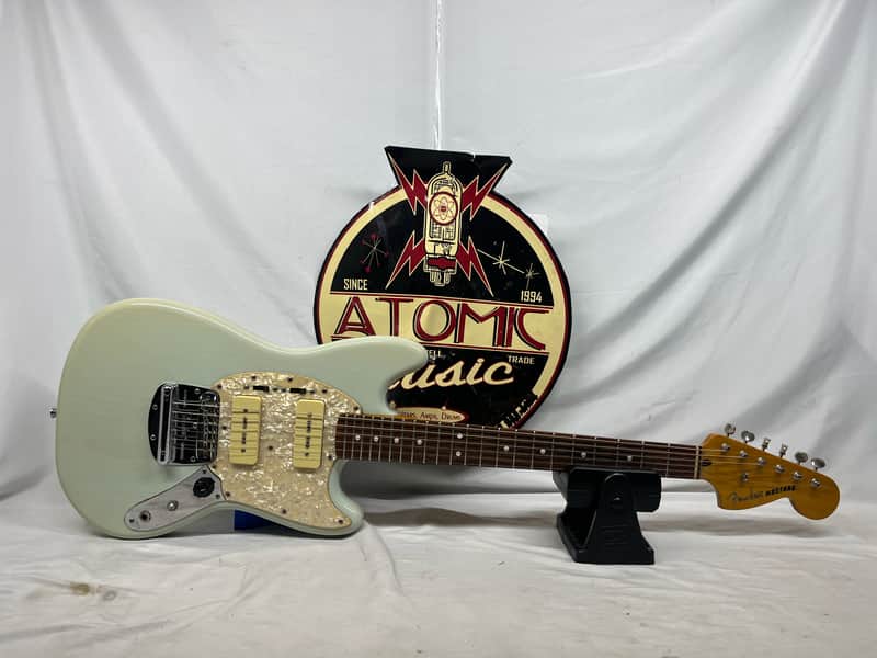 Fender Modern Player Mustang Electric Guitar - Daphne Blue