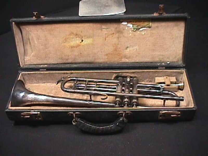An Antique 1922 French Made 1900 Couesnon & Cie Jazz Style Trumpet in it's Original Case & Ready to Play   5 T image 1