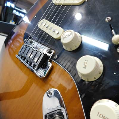 Fender American Ultra Luxe Stratocaster with Maple Fretboard 2021 - Present - 2-Color Sunburst image 5