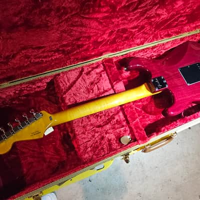 Fender modern player strat Mahogany body, tweed hardshell case image 7