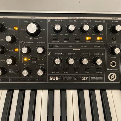 Moog Subsequent 37 Analog Synth 2017 - Present - Black image 2