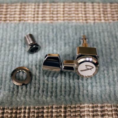 Fender Deluxe Locking Staggered Guitar Tuners, Chrome 1.7 x 10 x 4.5 inches 2020s - Chrome image 2