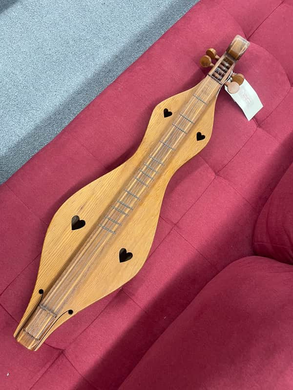 Dulcimer W/ Hearts and Violin Pegs - Natural image 1