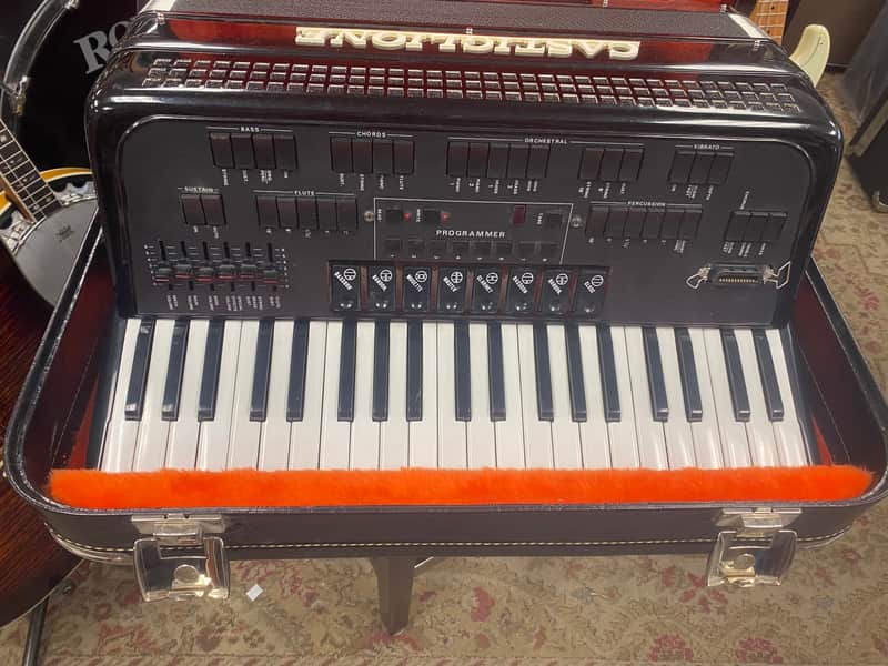 Castiglione  Accordion image 1