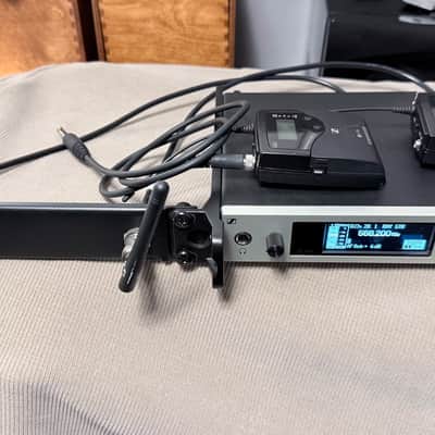 Sennheiser EW 500 G4 CI1 wireless guitar system GW1 With 2 body packs 2023 image 2
