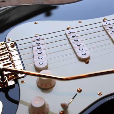 SUHR "Classic S SSS Gold Hardware, BKG" GIGBAG image 8