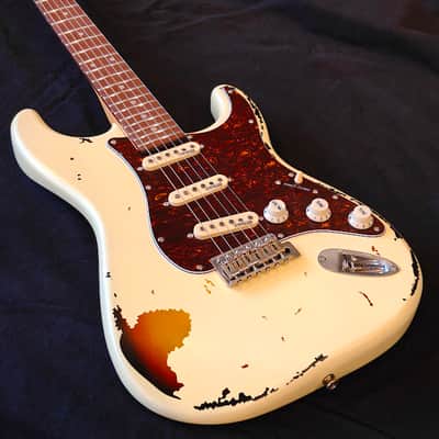 Vintage V6MR Icon - Aged Vintage White Over Sunburst image 3