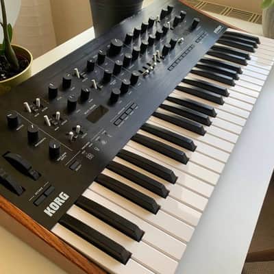 Korg Prologue 8 Polyphonic 49-Key 8-Voice Analog Synthesizer 2018 - Present - Black/Wood image 2