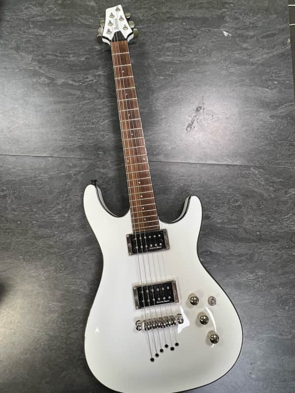 IBANEZ SZ320 White | Reverb